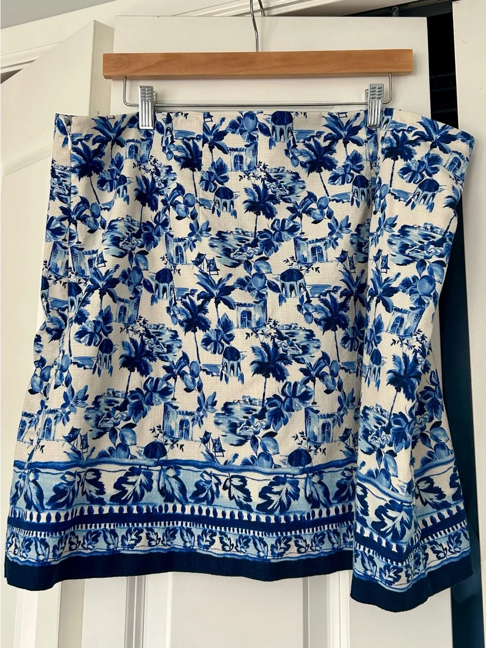 LOFT size 18 (16) Blue and White Tropical Print Skirt